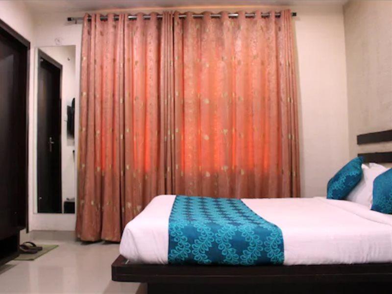 Hotel Aarya Inn Rāipur Buitenkant foto