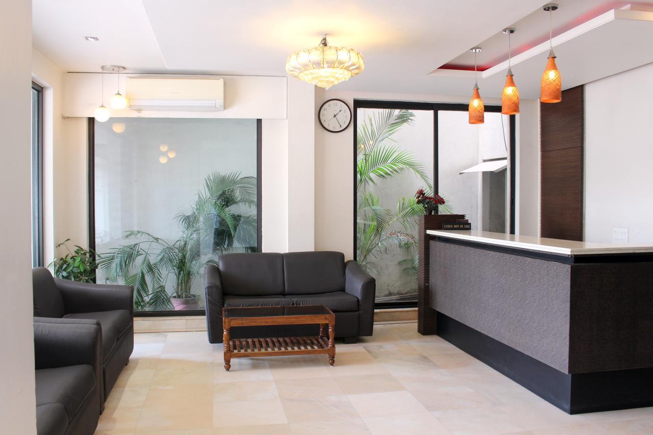 Hotel Aarya Inn Rāipur Buitenkant foto