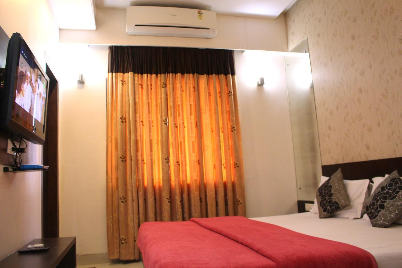 Hotel Aarya Inn Rāipur Buitenkant foto