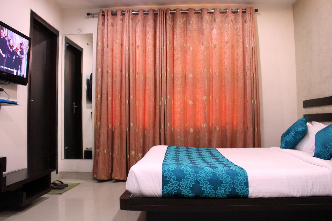 Hotel Aarya Inn Rāipur Buitenkant foto
