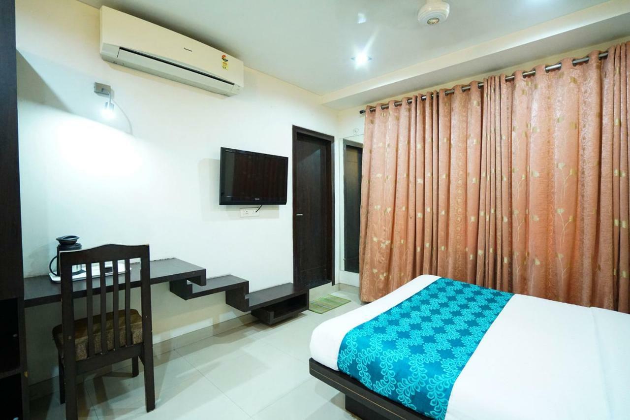 Hotel Aarya Inn Rāipur Buitenkant foto
