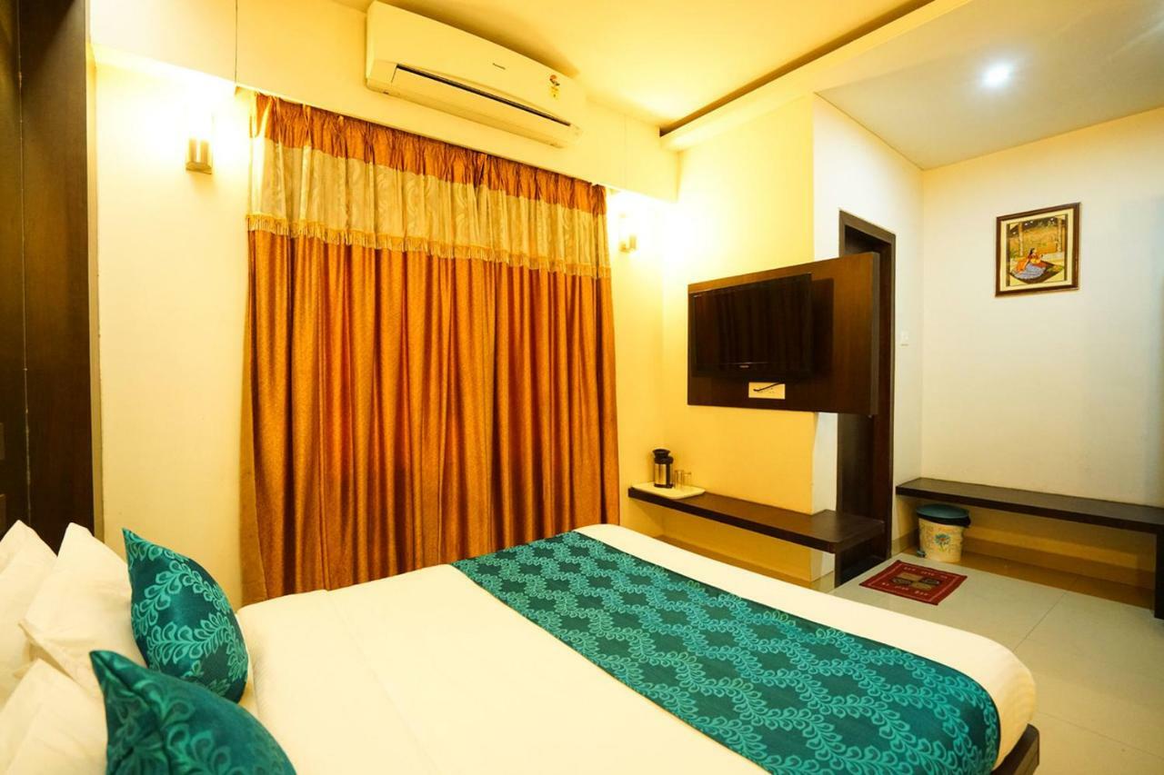 Hotel Aarya Inn Rāipur Buitenkant foto