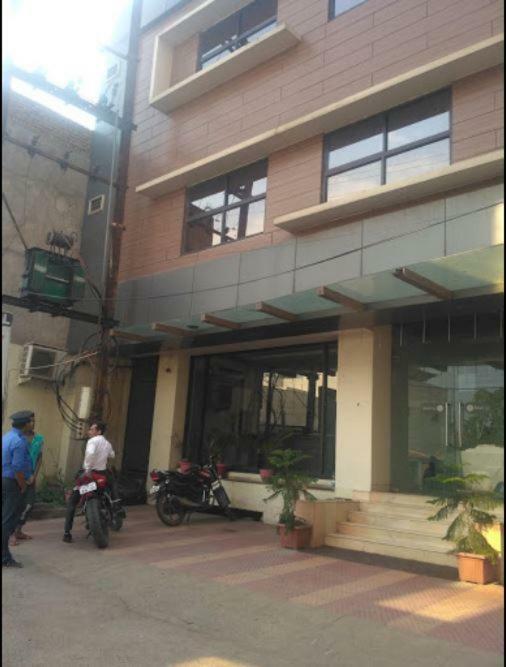 Hotel Aarya Inn Rāipur Buitenkant foto
