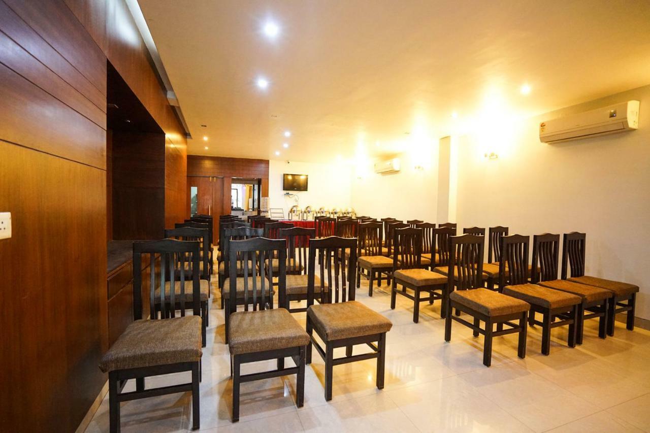 Hotel Aarya Inn Rāipur Buitenkant foto